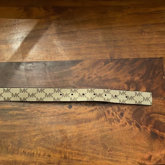 Michael Kors Reversible Belt - Picture 6 of 6